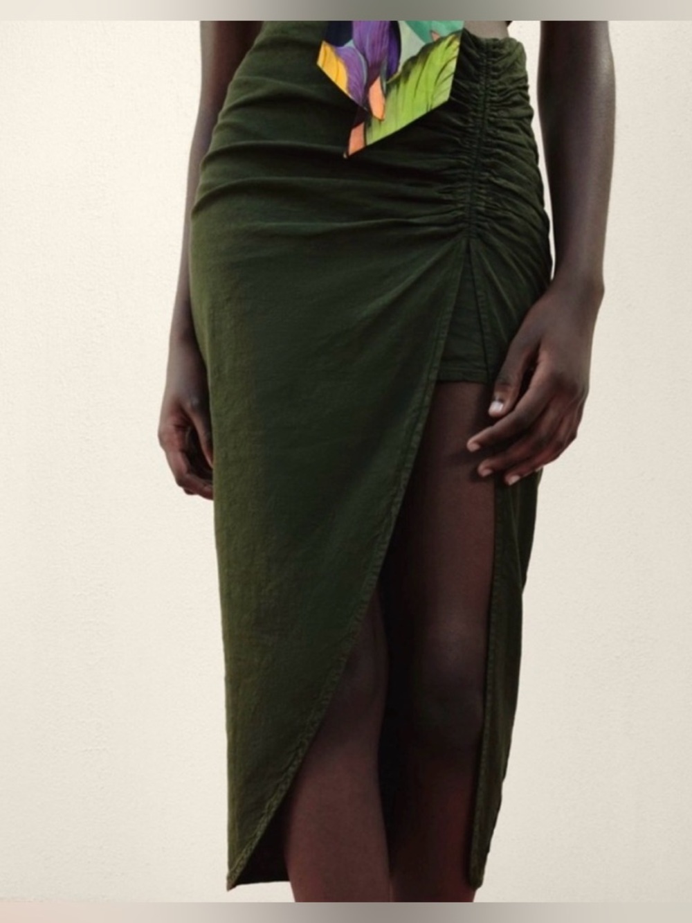 Zara Ruched Linen Blend side slit midi skirt in size small in olive green